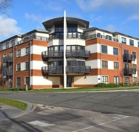 Blue Sky Apartments @Wallis Square, Farnborough Farnborough  Ngoại thất bức ảnh