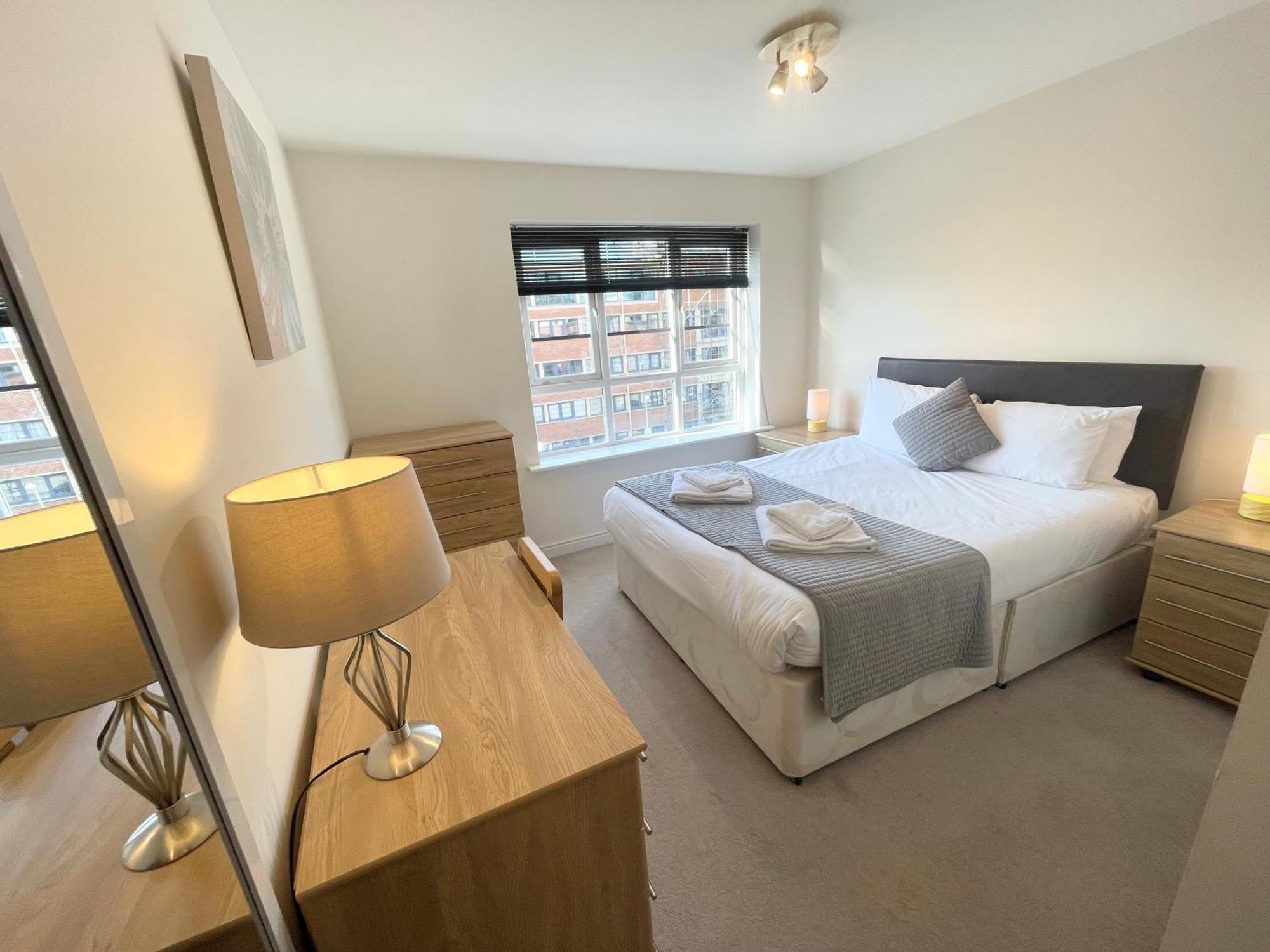 Blue Sky Apartments @Wallis Square, Farnborough Farnborough  Ngoại thất bức ảnh