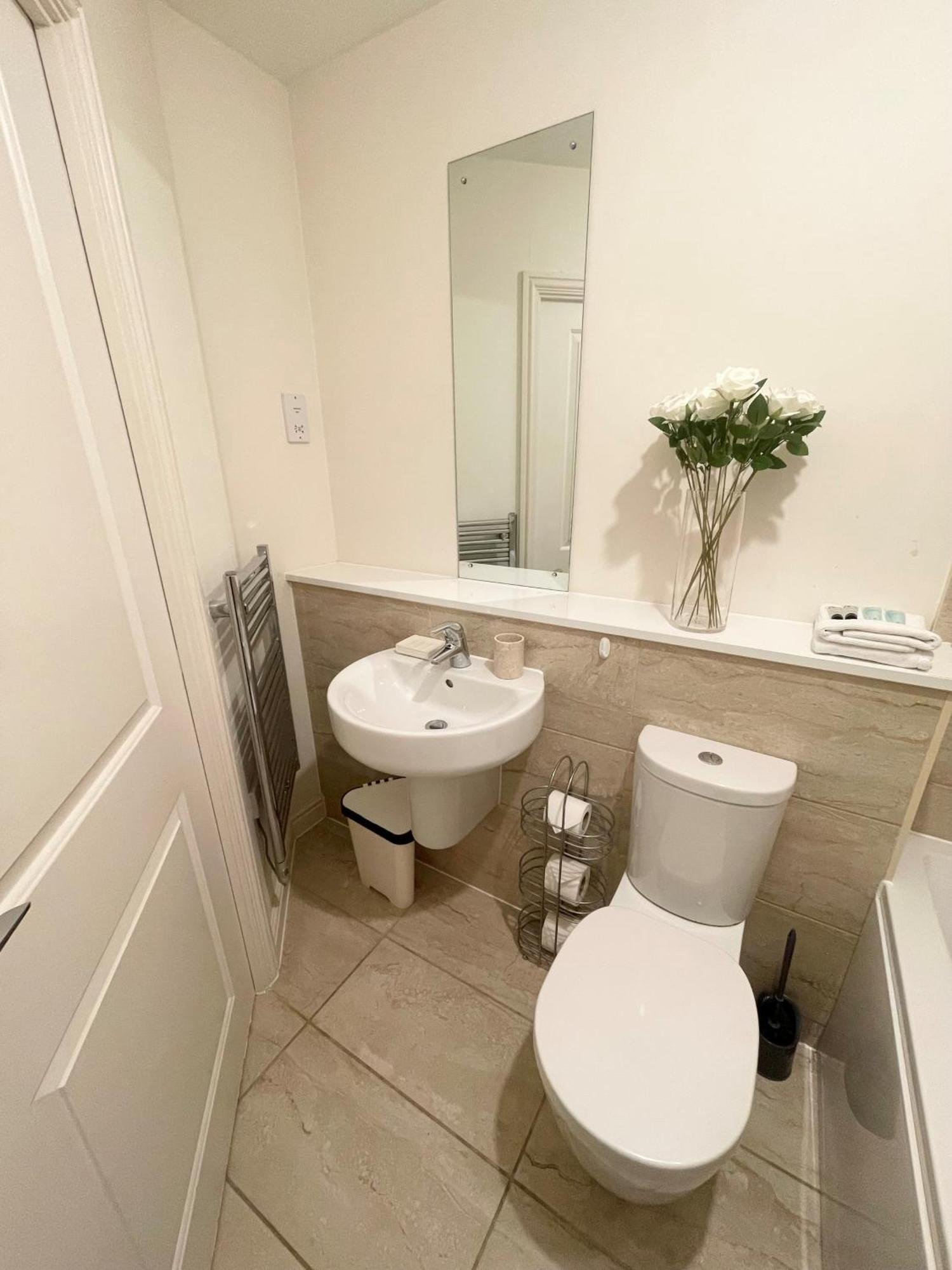 Blue Sky Apartments @Wallis Square, Farnborough Farnborough  Ngoại thất bức ảnh