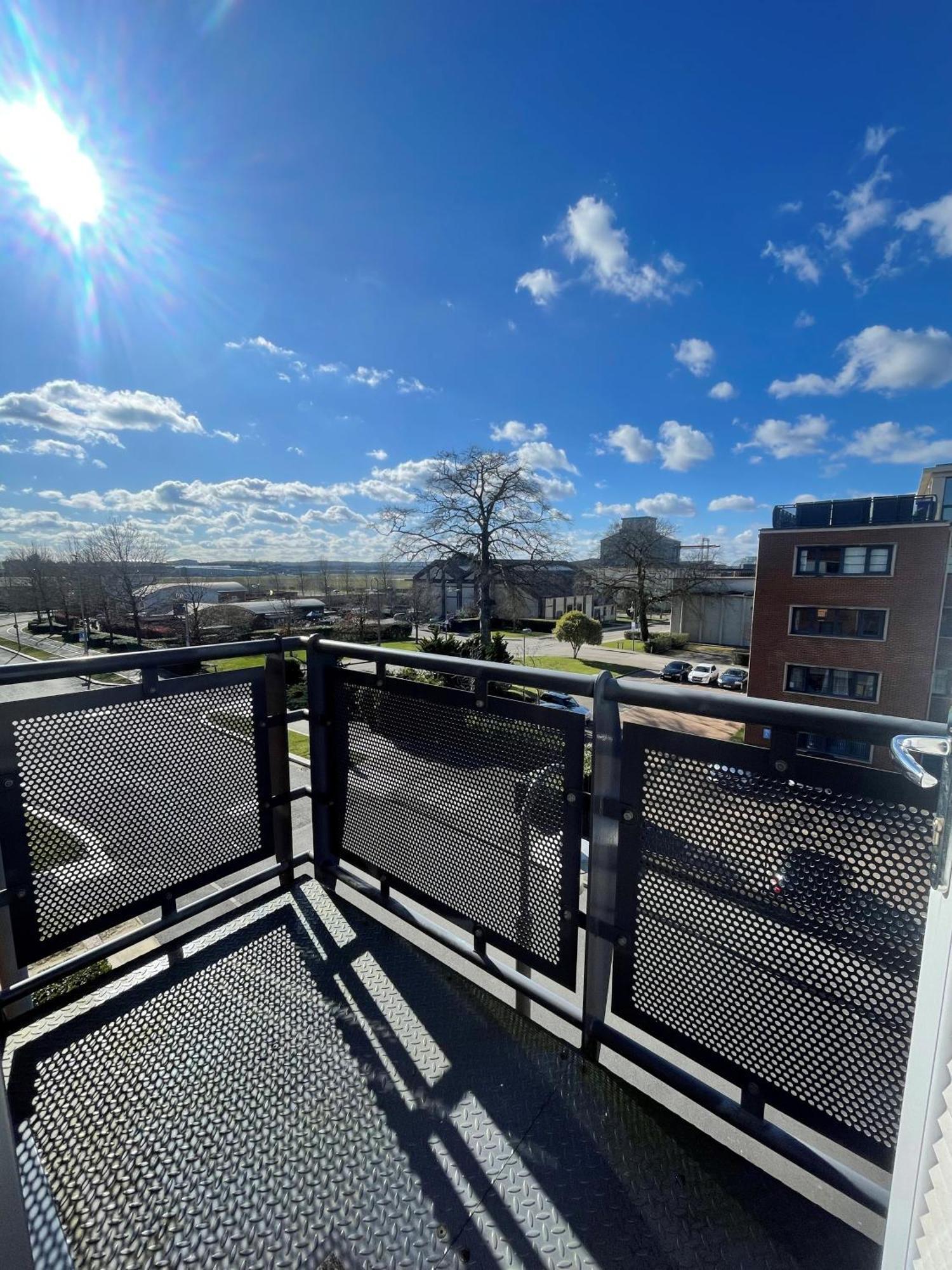 Blue Sky Apartments @Wallis Square, Farnborough Farnborough  Ngoại thất bức ảnh