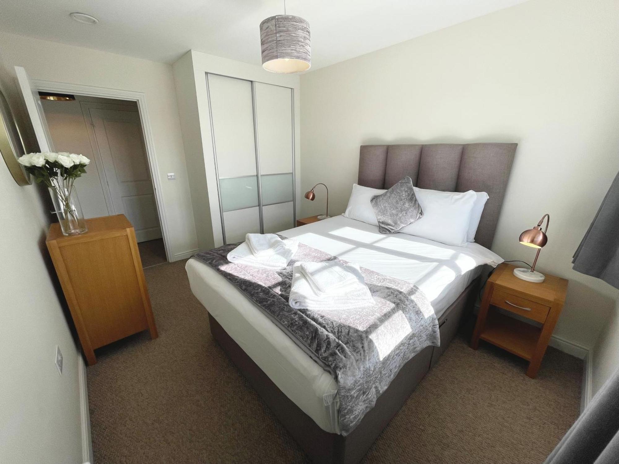 Blue Sky Apartments @Wallis Square, Farnborough Farnborough  Ngoại thất bức ảnh