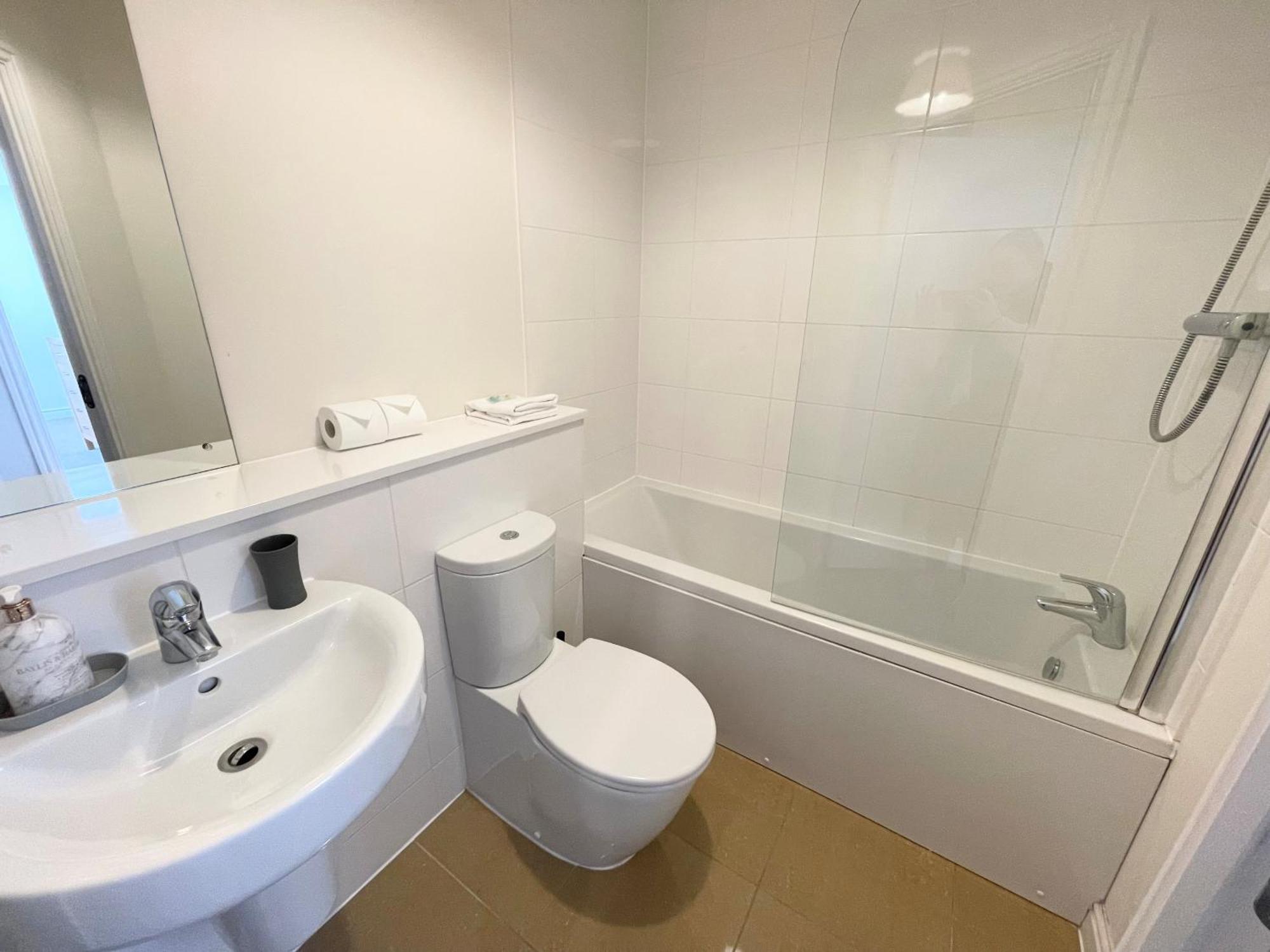 Blue Sky Apartments @Wallis Square, Farnborough Farnborough  Ngoại thất bức ảnh