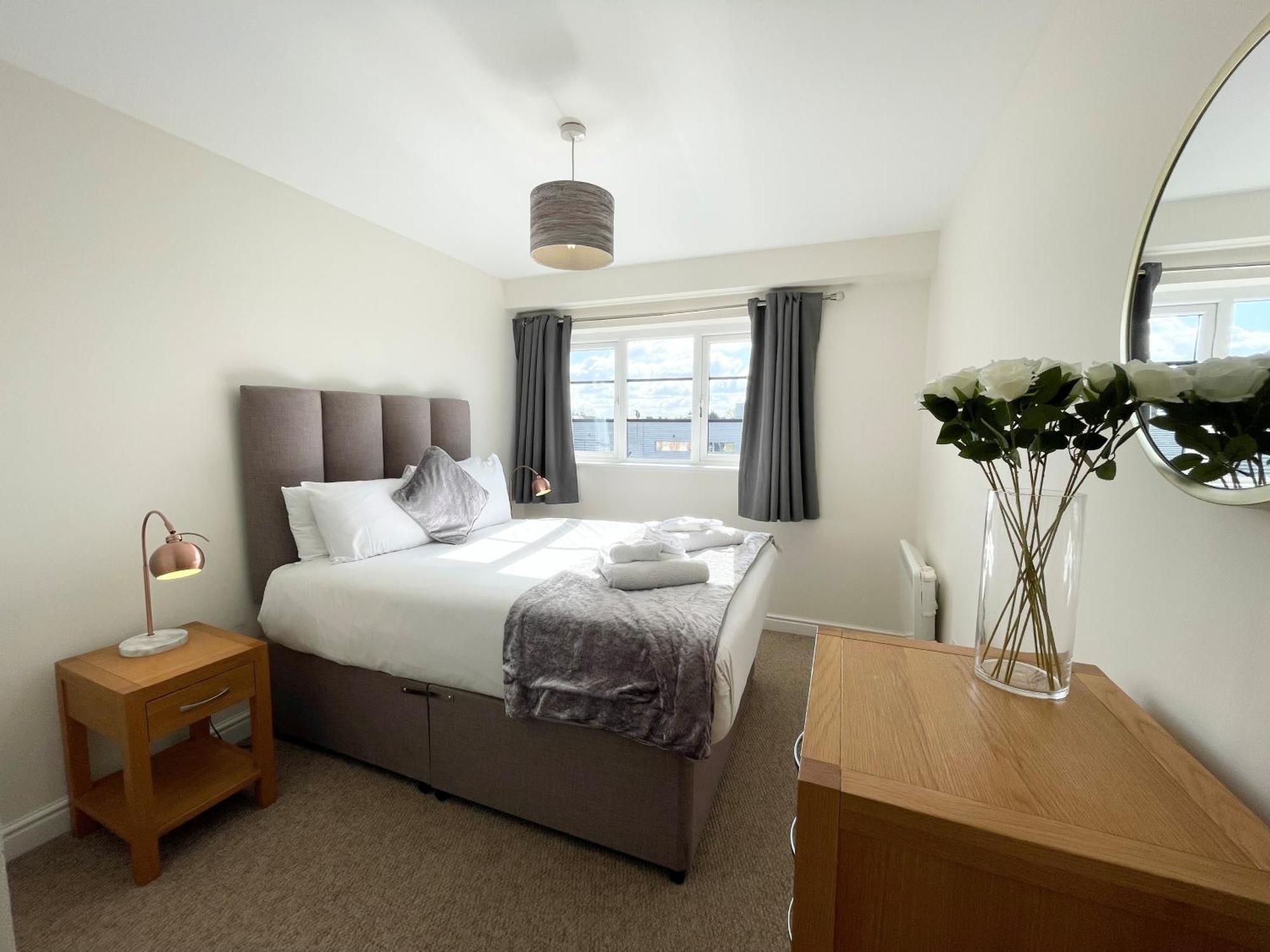 Blue Sky Apartments @Wallis Square, Farnborough Farnborough  Ngoại thất bức ảnh