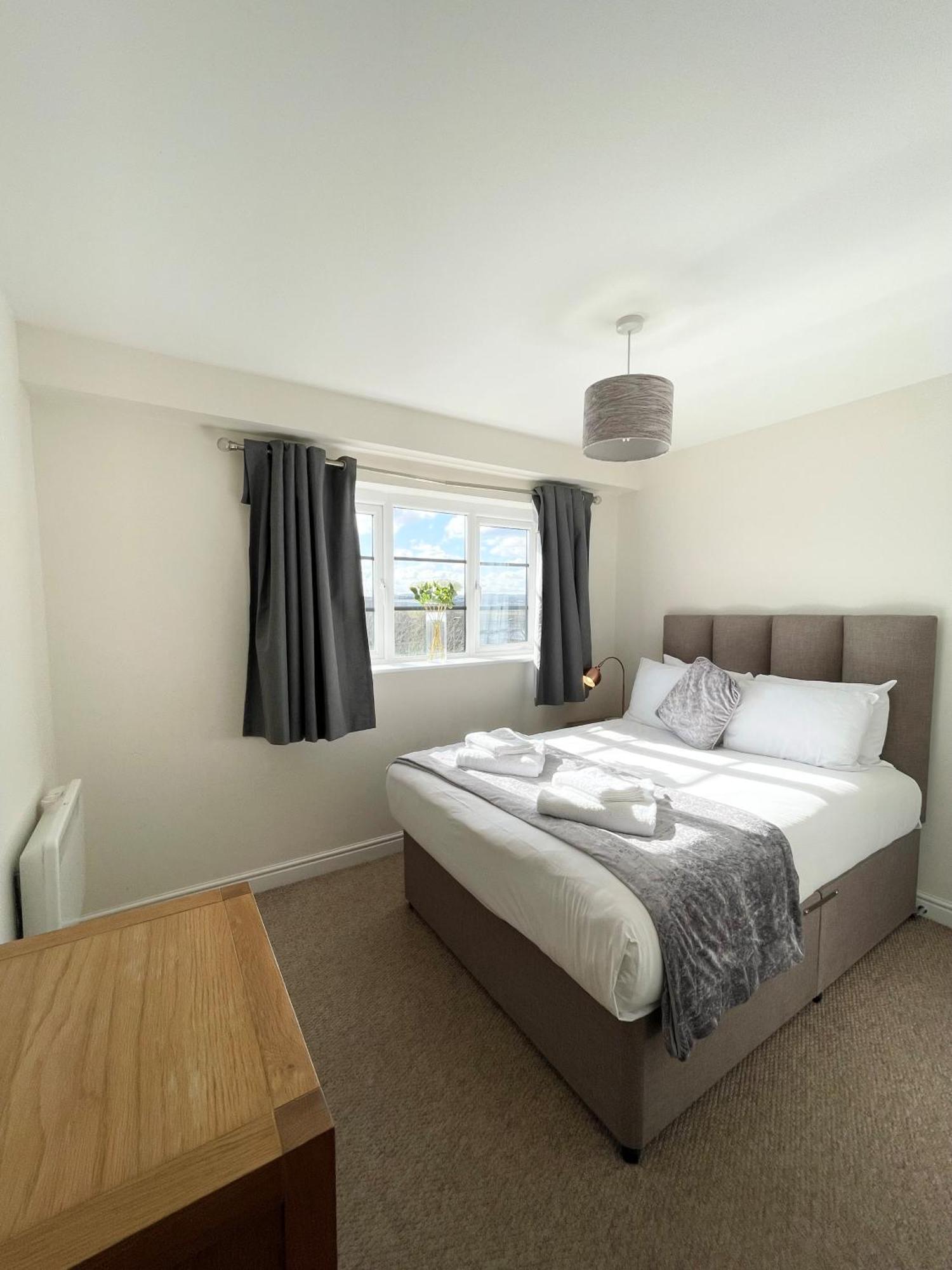 Blue Sky Apartments @Wallis Square, Farnborough Farnborough  Ngoại thất bức ảnh