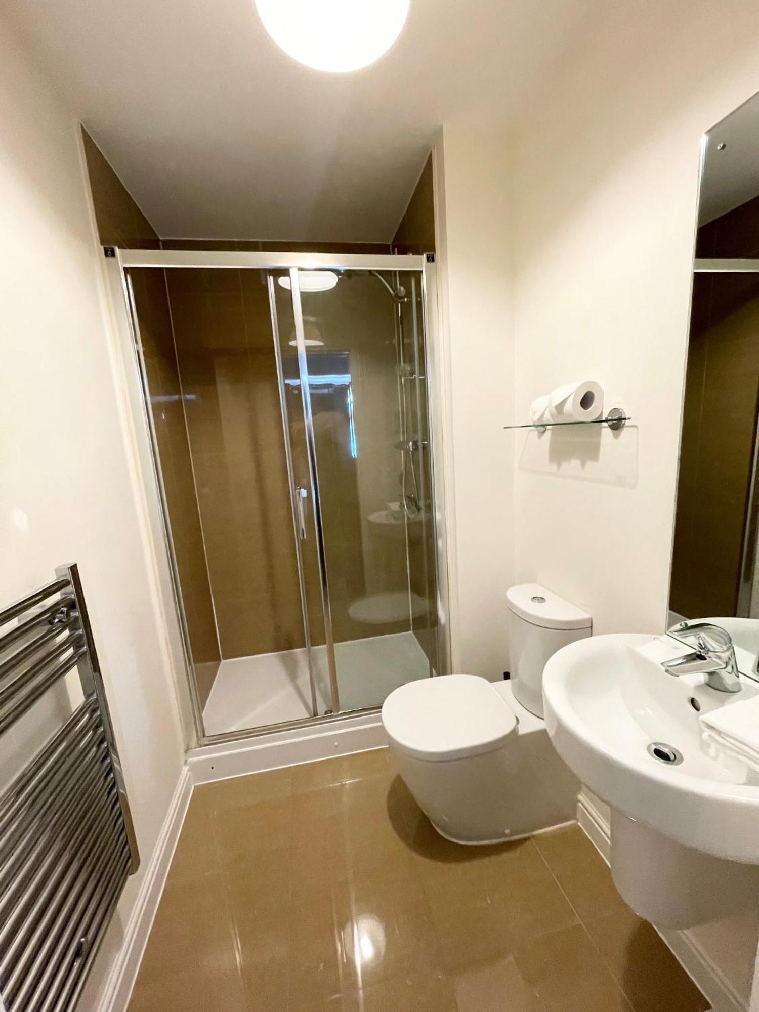 Blue Sky Apartments @Wallis Square, Farnborough Farnborough  Ngoại thất bức ảnh