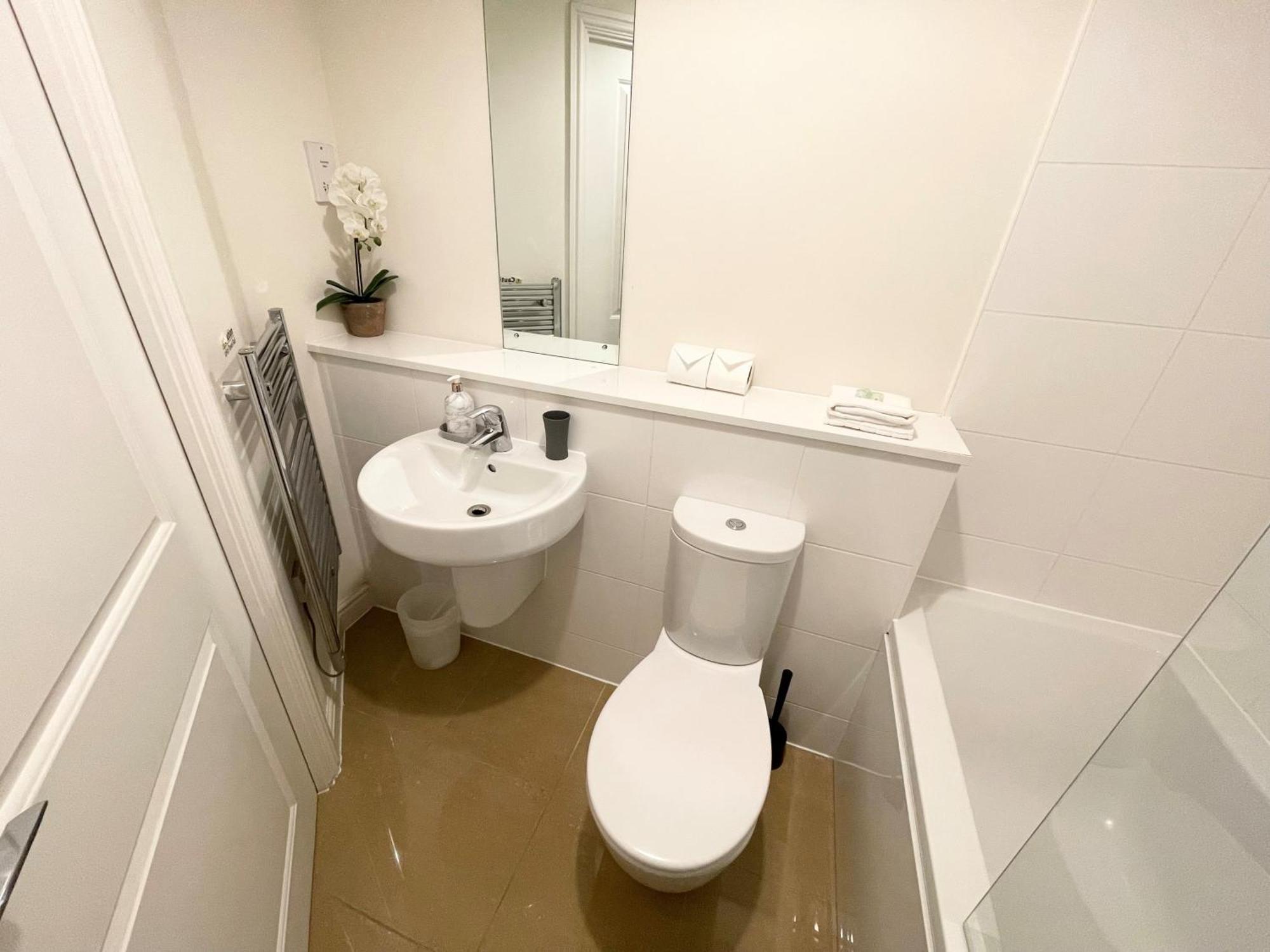 Blue Sky Apartments @Wallis Square, Farnborough Farnborough  Ngoại thất bức ảnh