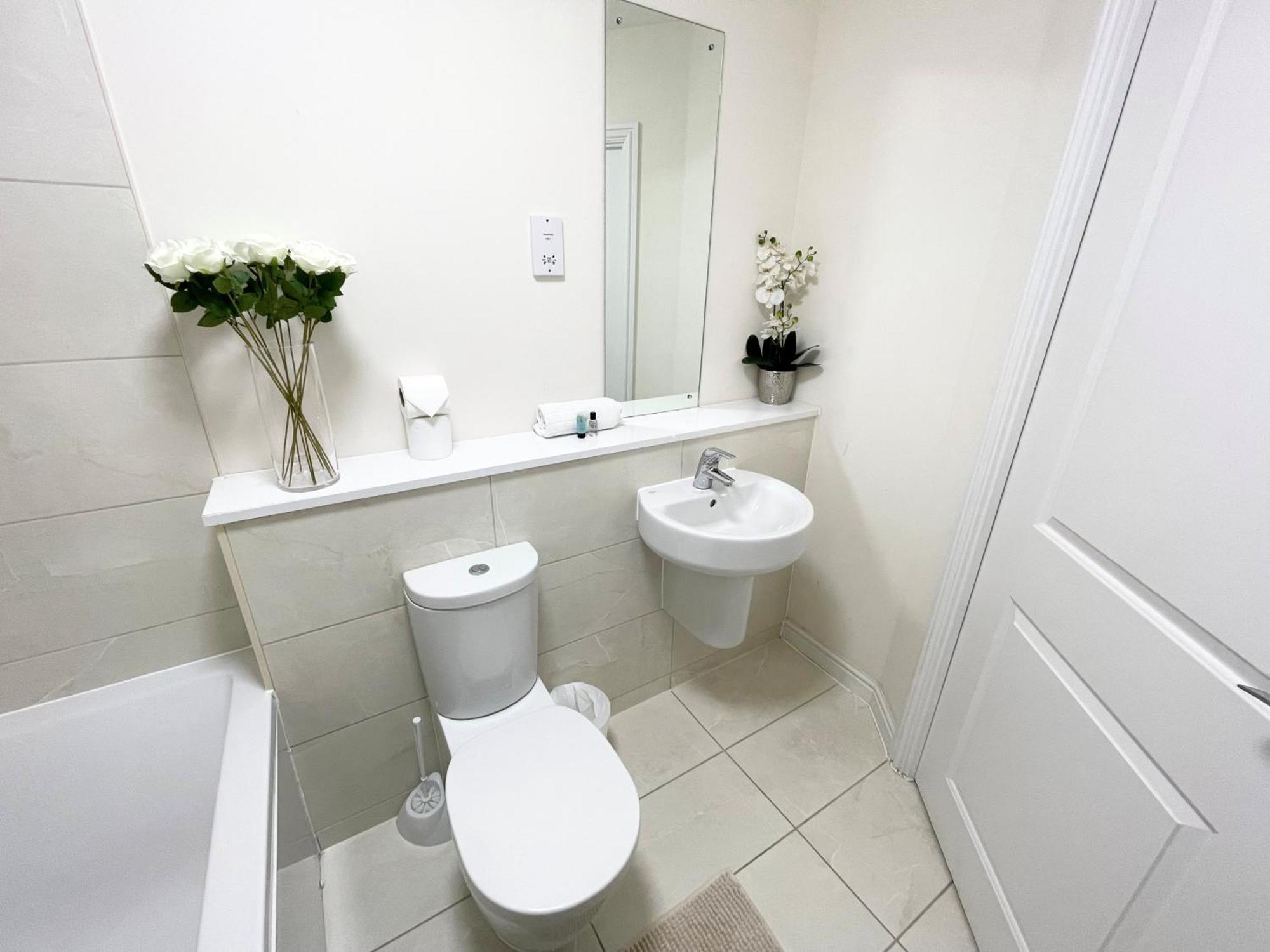Blue Sky Apartments @Wallis Square, Farnborough Farnborough  Ngoại thất bức ảnh