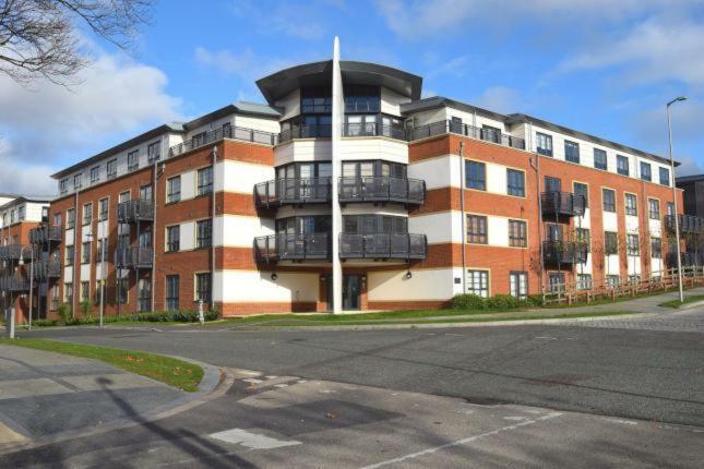 Blue Sky Apartments @Wallis Square, Farnborough Farnborough  Ngoại thất bức ảnh