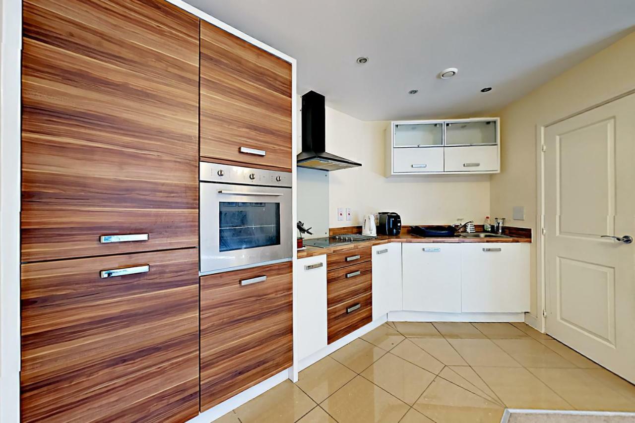 Blue Sky Apartments @Wallis Square, Farnborough Farnborough  Ngoại thất bức ảnh