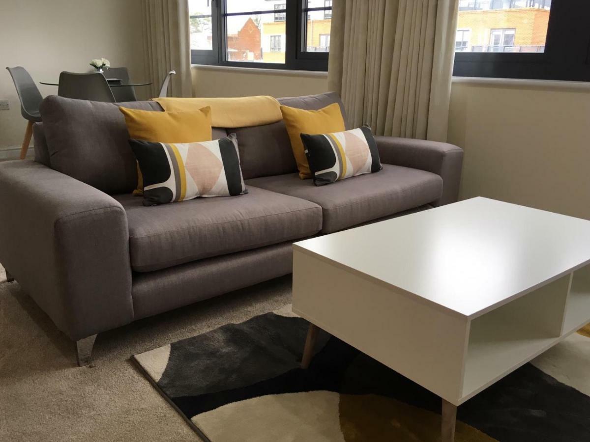 Blue Sky Apartments @Wallis Square, Farnborough Farnborough  Ngoại thất bức ảnh